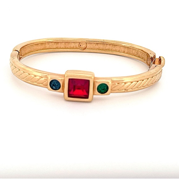 Swarovski gold tone hinged bracelet with ruby and emerald colored crystals - Picture 7 of 8